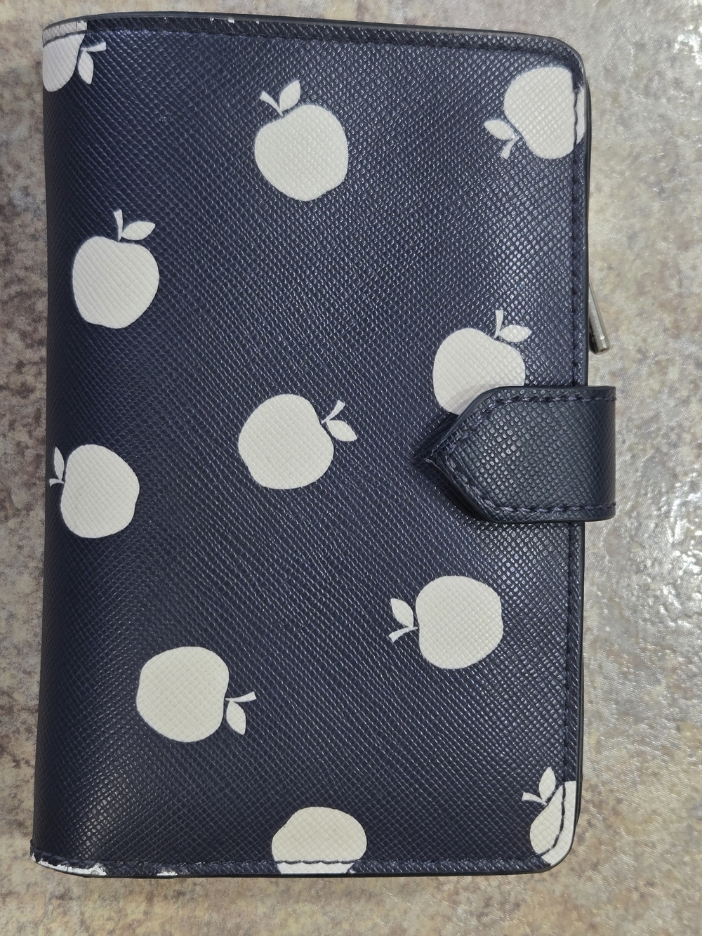 Kate Spade Staci Bifold Wallet Orchard Toss Apple Print Navy Blue Leather Read - Picture 2 of 9